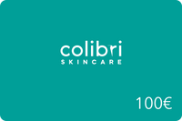 Türkise Geschenk-Karte mit dem weißen Logo „colibri SKINCARE“ in der Mitte und dem Wert „100€“ unten rechts.